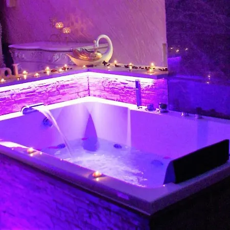 Gold Luxury アパート *