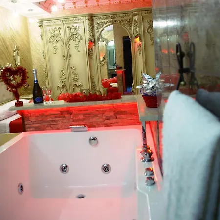 Gold Luxury アパート